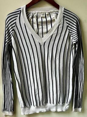 twik White Sweater with Black Vertical Stripes